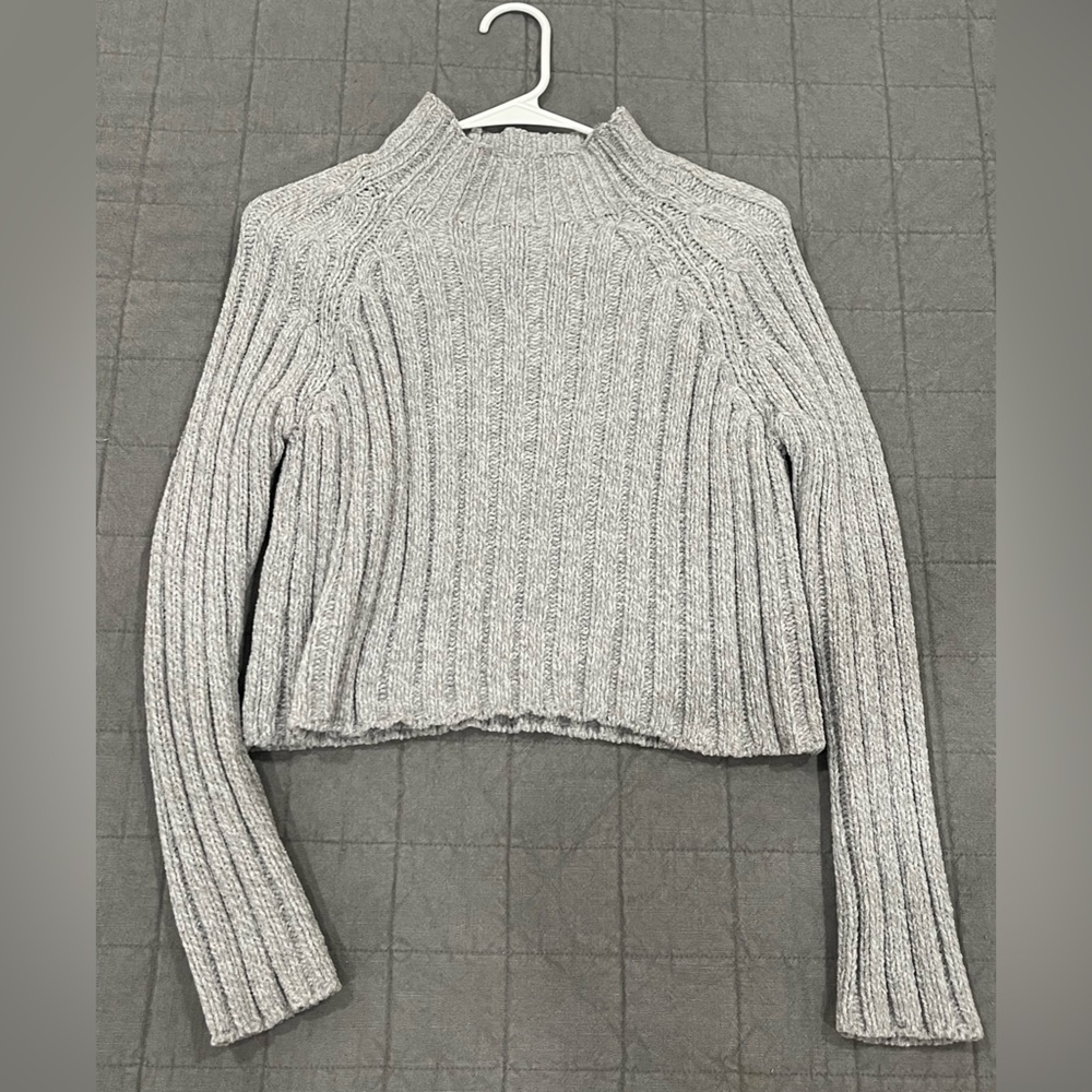XS American Eagle Cropped Knotted Turtle Neck